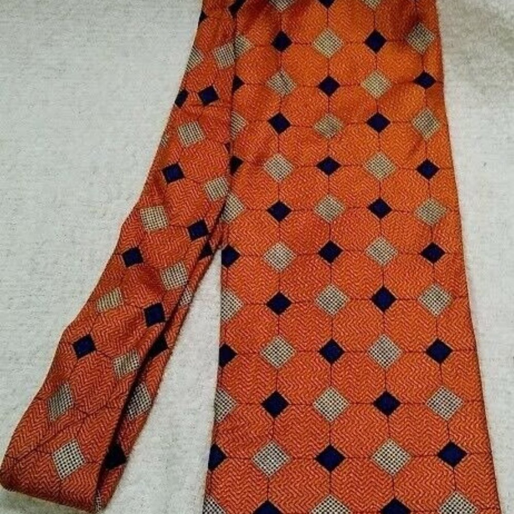 Addendum Necktie